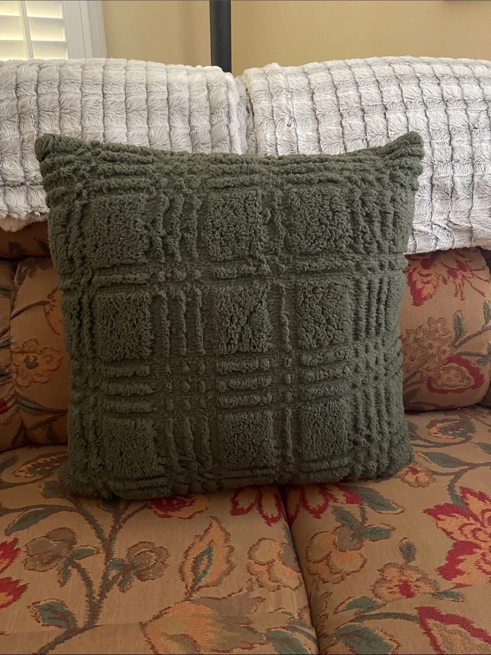 New Cuddl Duds Plush Large Throw Pillow Sherpa